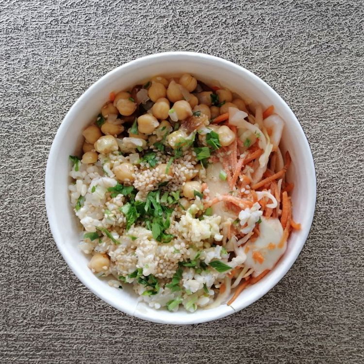Bowl Végé - Pois chiches, carottes, chou blanc, riz complet